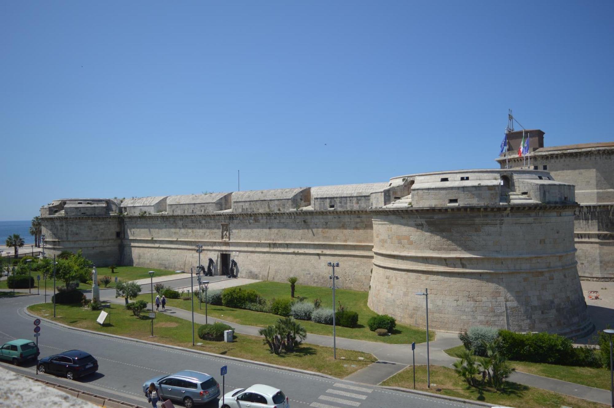 Ferienwohnung Domus Cavour Civitavecchia Exterior foto